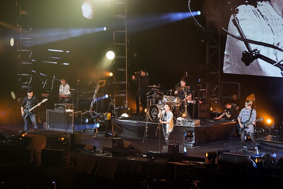 Supper Moment 10th Anniversary Concert – Macao rocks Cotai Arena 